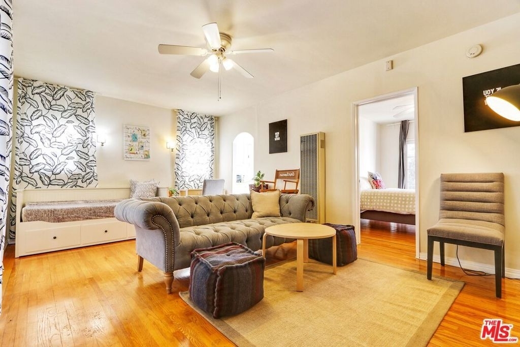 838 N Sycamore Avenue - Photo 1
