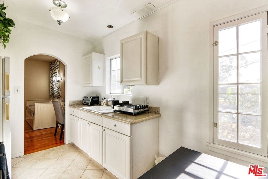 838 N Sycamore Avenue - Photo 3