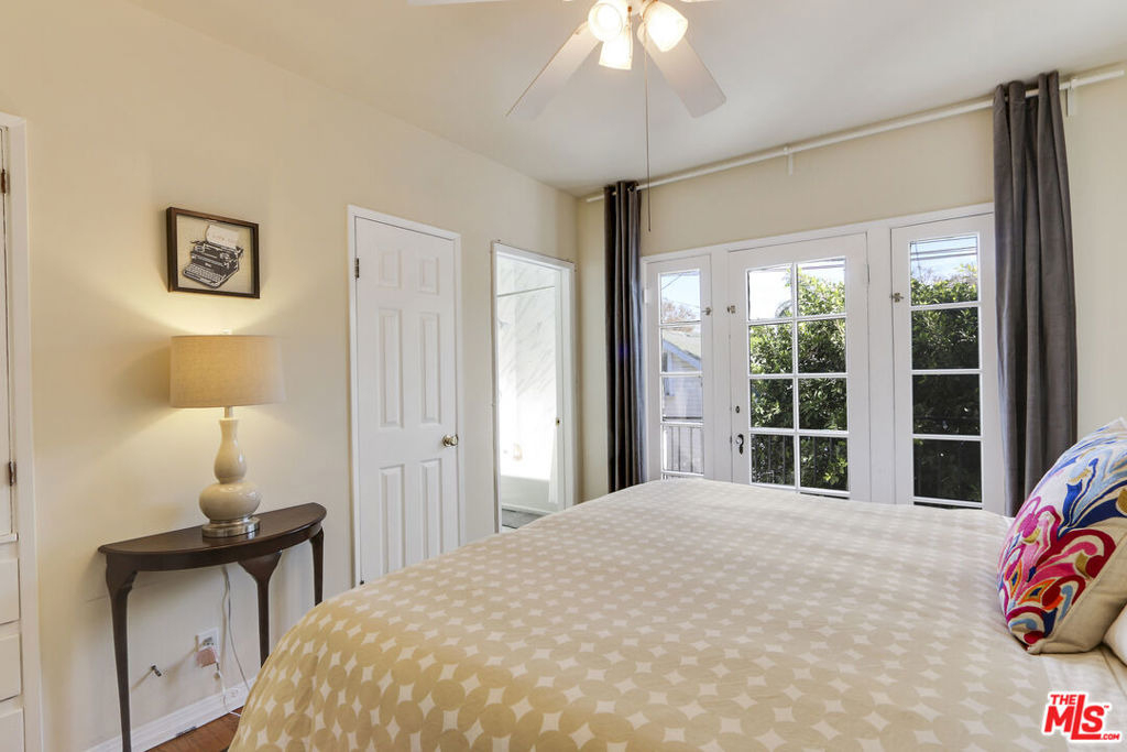 838 N Sycamore Avenue - Photo 2