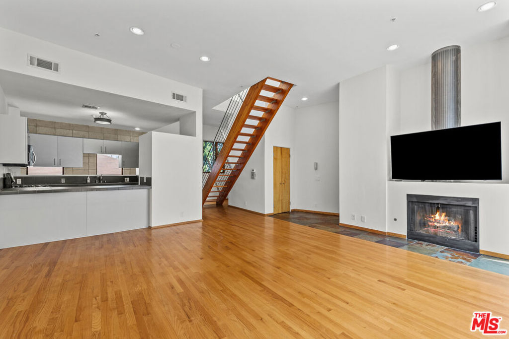 343 Rennie Avenue - Photo 2
