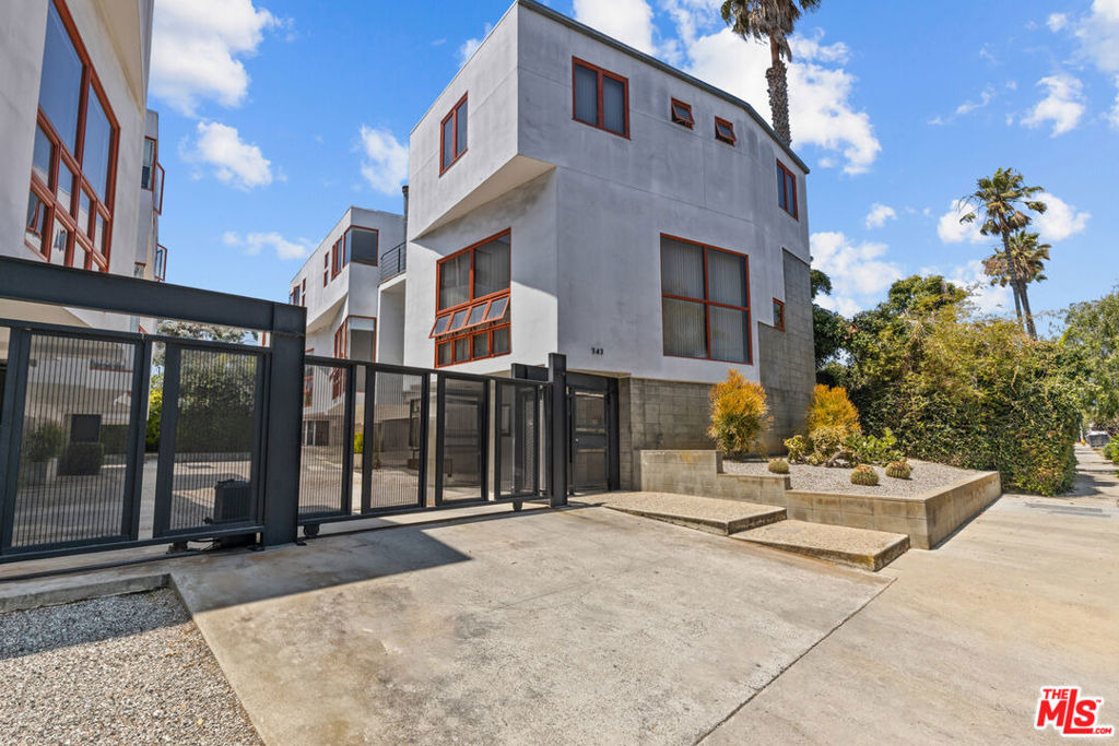 343 Rennie Avenue - Photo 15