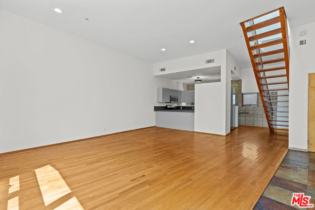 343 Rennie Avenue - Photo 1