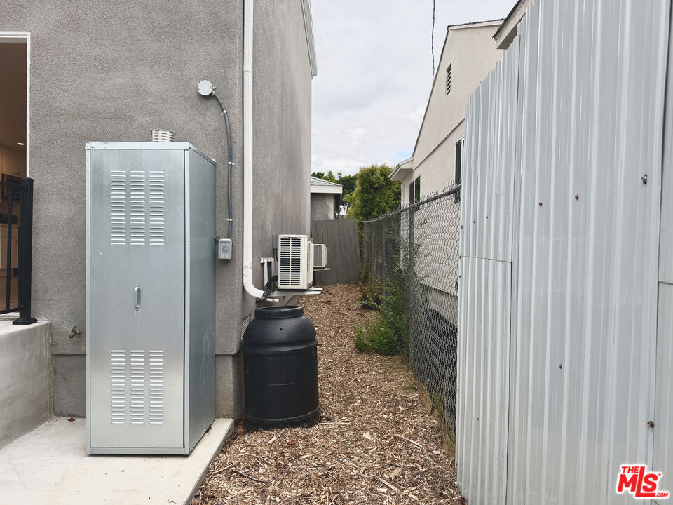 384 Hargrave Street - Photo 4
