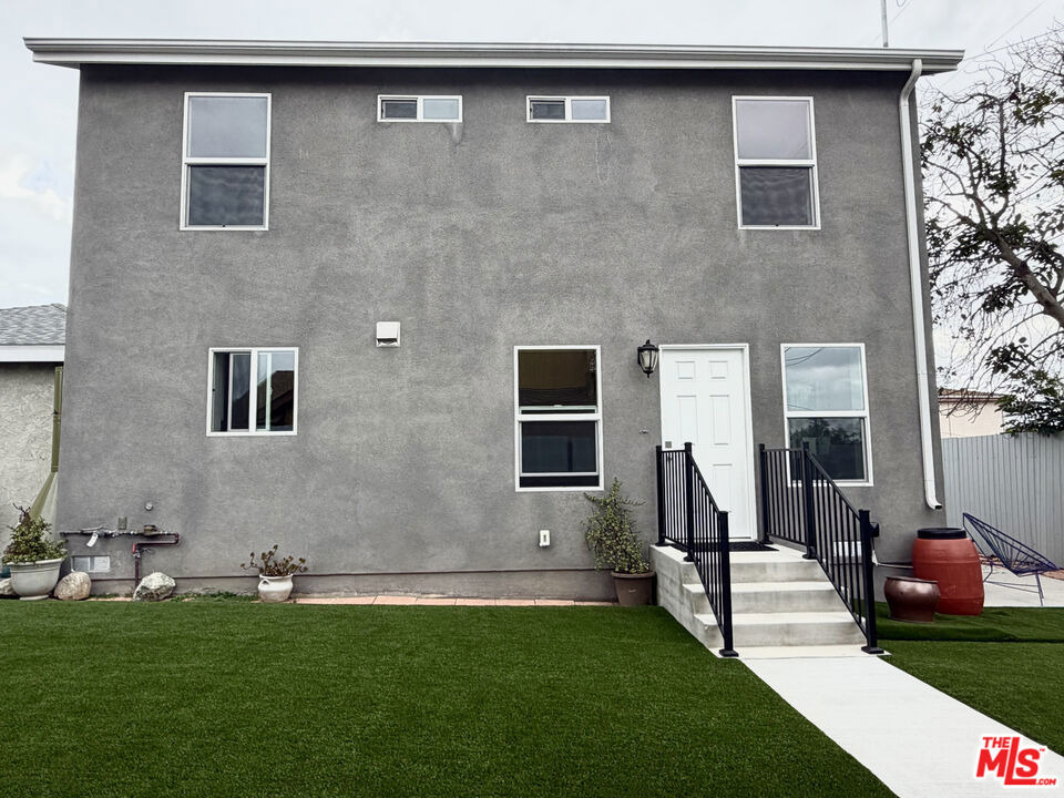 384 Hargrave Street - Photo 0