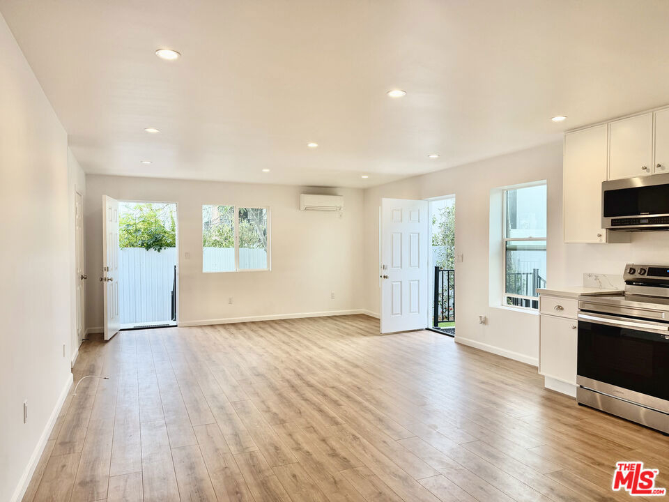 384 Hargrave Street - Photo 11
