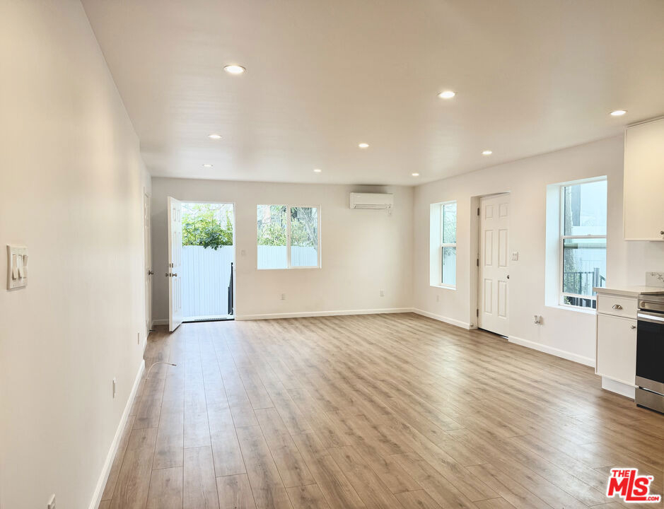 384 Hargrave Street - Photo 10