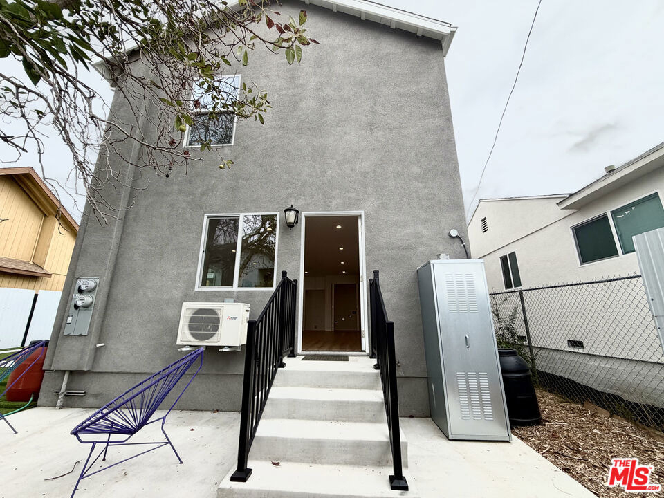 384 Hargrave Street - Photo 3