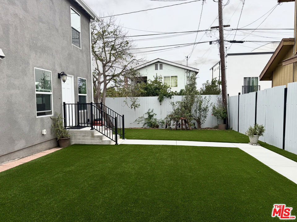 384 Hargrave Street - Photo 1