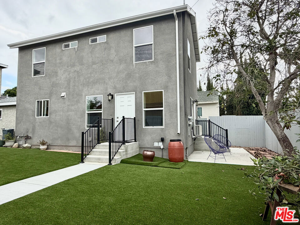 384 Hargrave Street - Photo 2