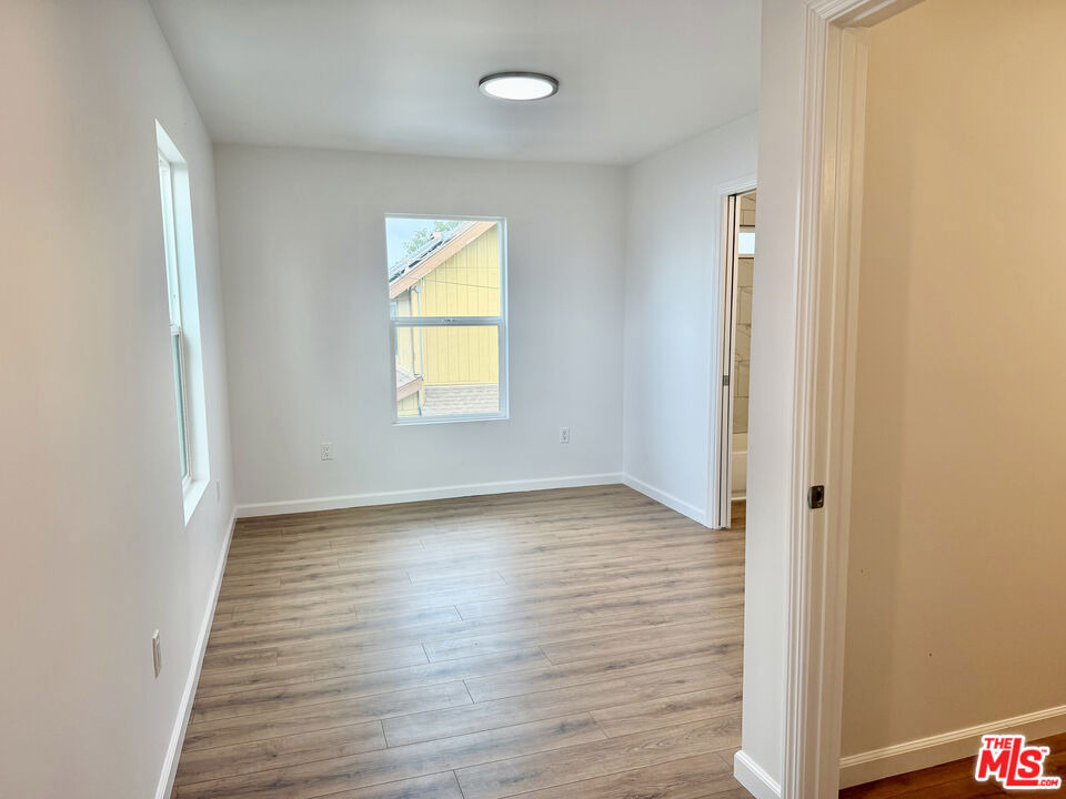 384 Hargrave Street - Photo 14