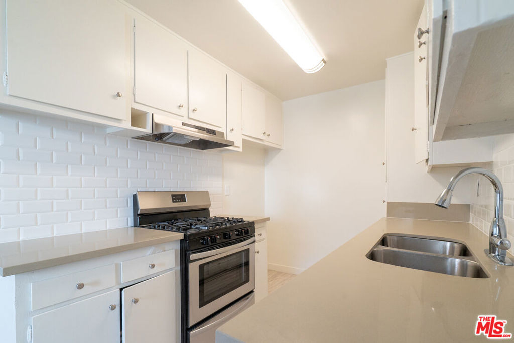 7548 W Hampton Avenue - Photo 2