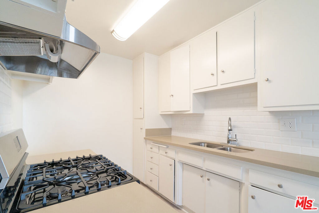 7548 W Hampton Avenue - Photo 3