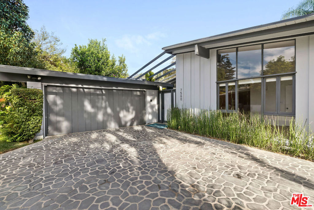 7560 Lolina Lane - Photo 3