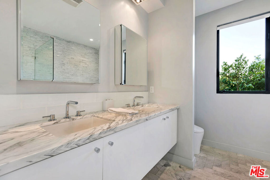 8925 Dorrington Avenue - Photo 7