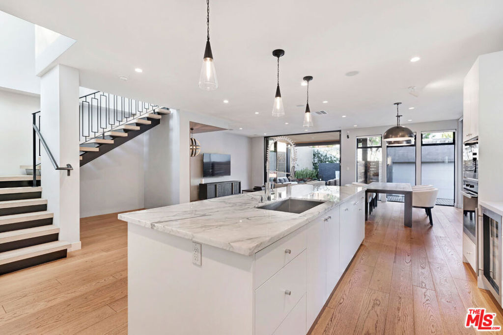 8925 Dorrington Avenue - Photo 3