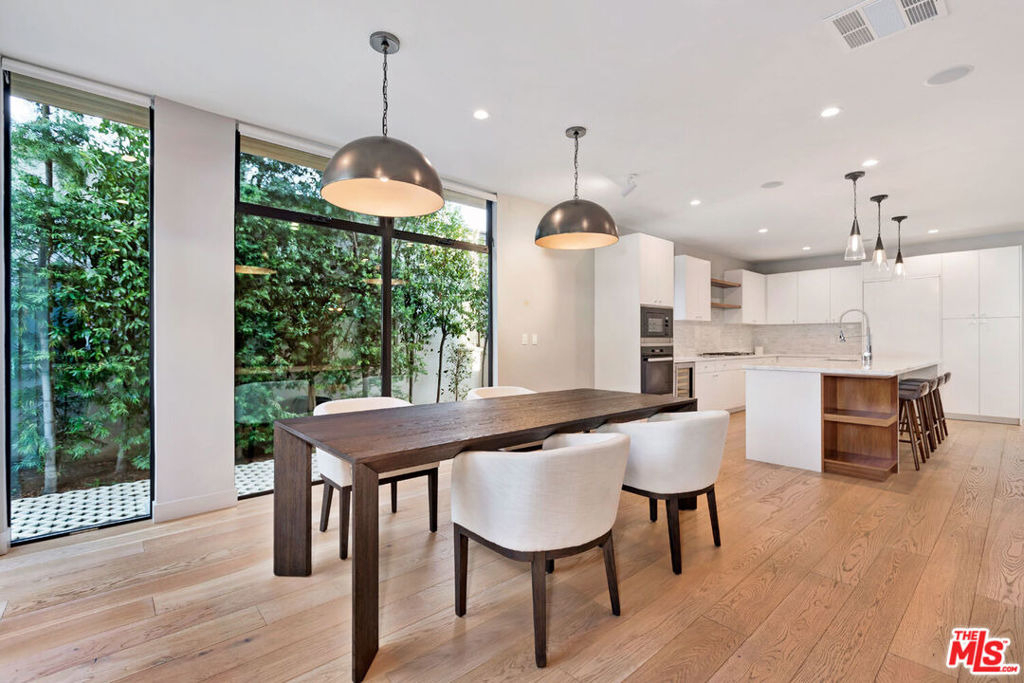 8925 Dorrington Avenue - Photo 4