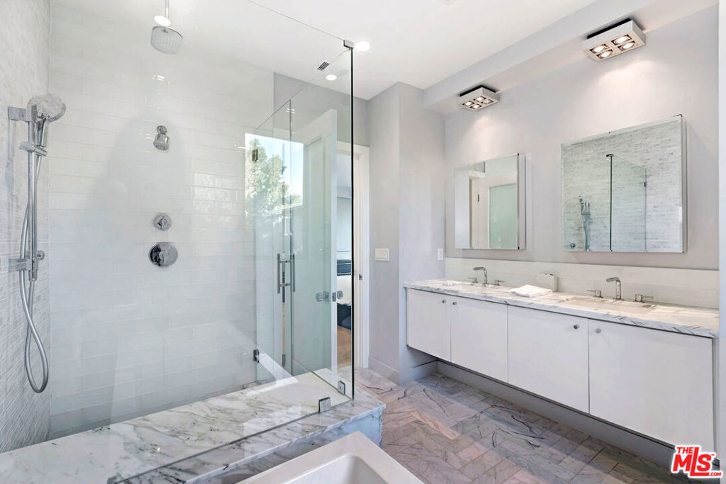 8925 Dorrington Avenue - Photo 8