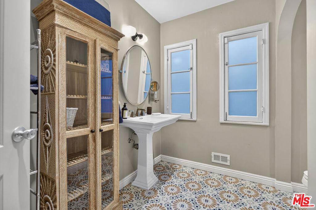 9002 Norma Place - Photo 28