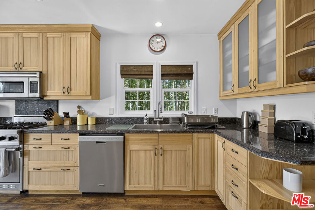 9002 Norma Place - Photo 16
