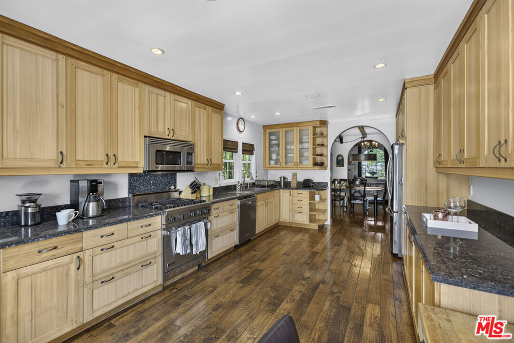 9002 Norma Place - Photo 14
