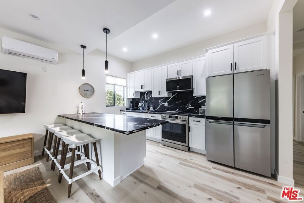 9024 Phyllis Avenue - Photo 4