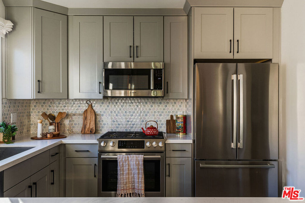 388 S Los Robles Avenue - Photo 11