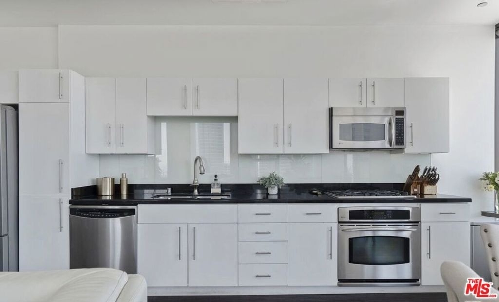 1100 Wilshire Boulevard - Photo 2