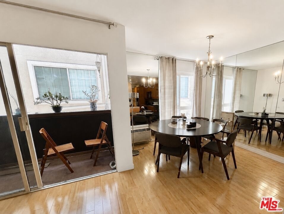 117 S Doheny Drive - Photo 1