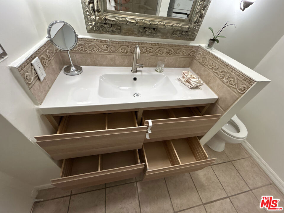117 S Doheny Drive - Photo 10