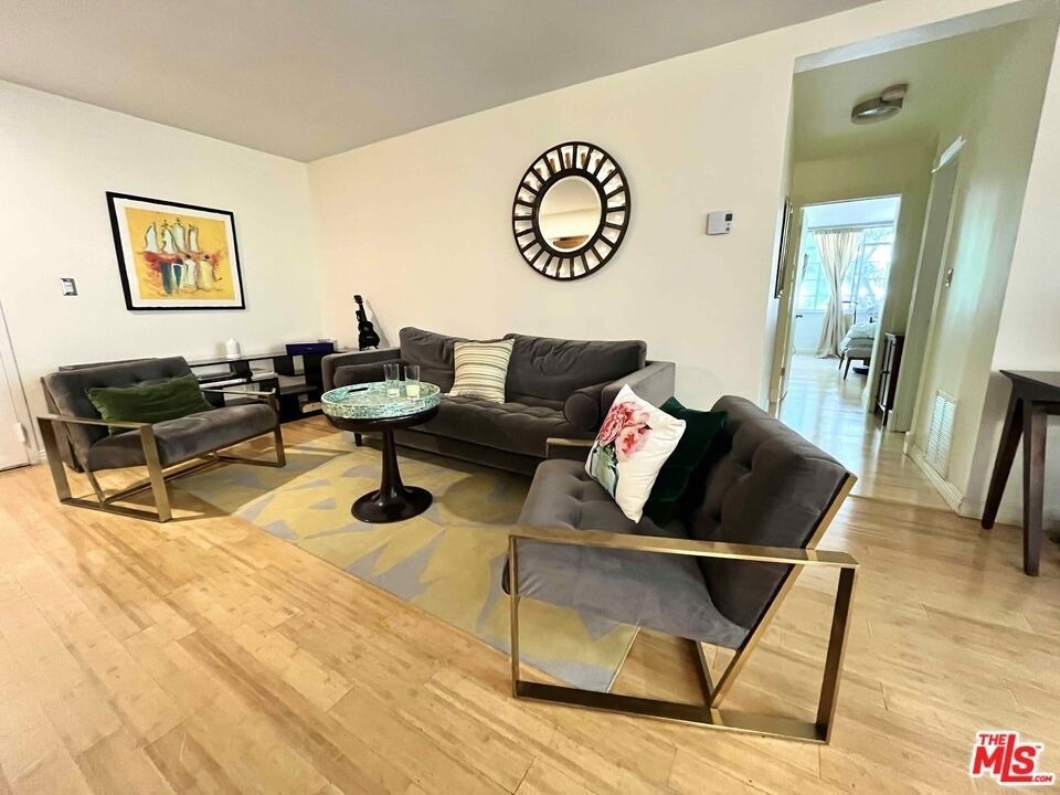 117 S Doheny Drive - Photo 0