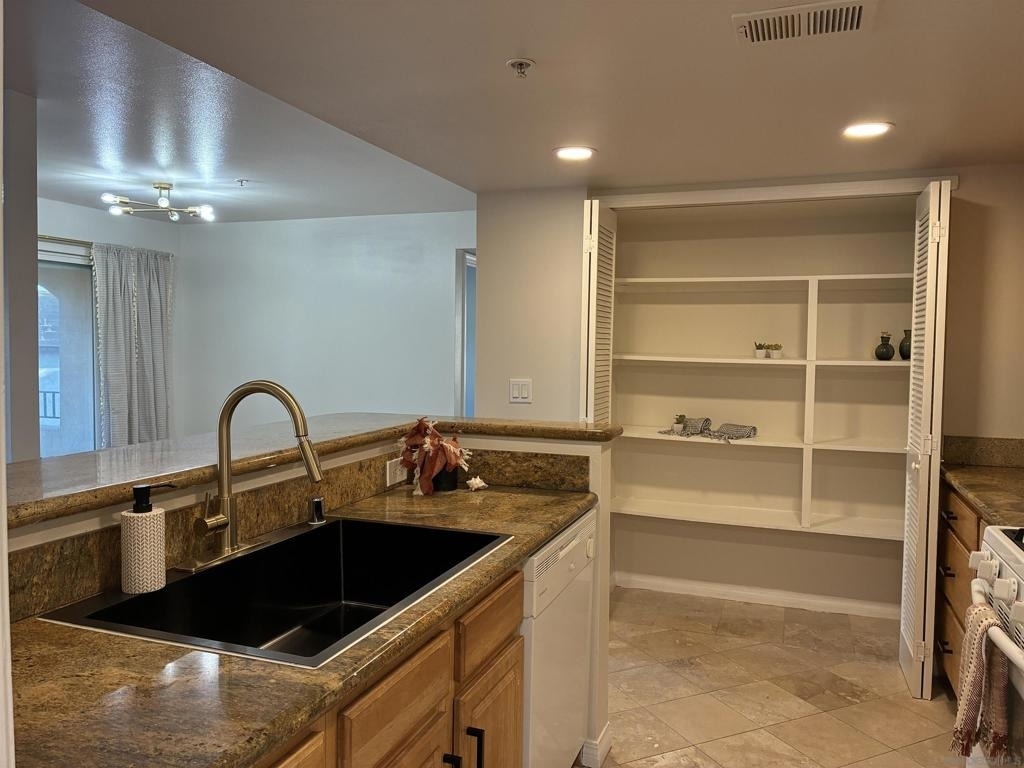 150 N River Circle - Photo 1