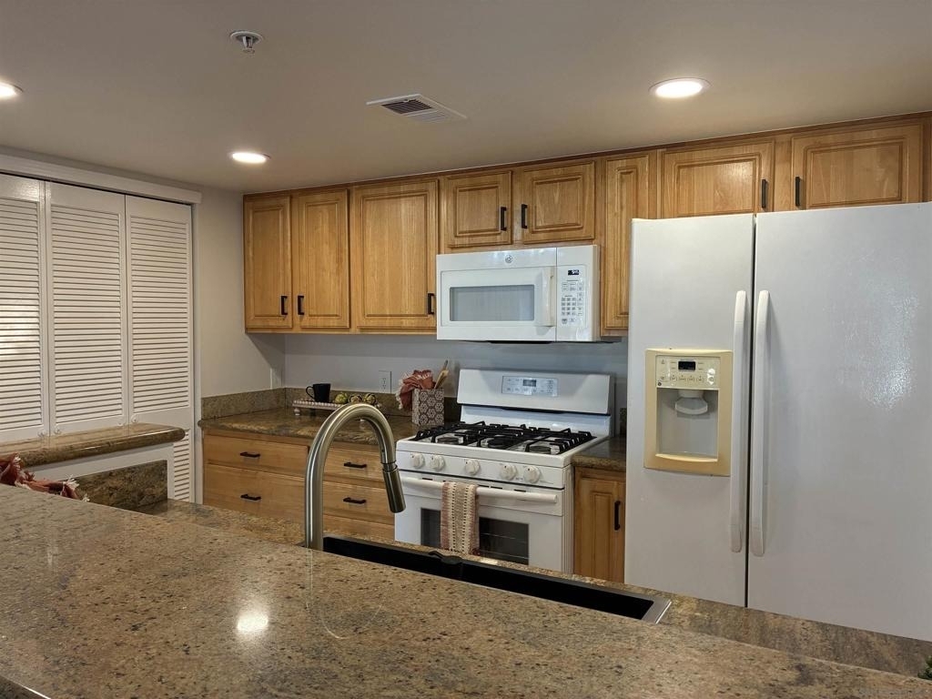 150 N River Circle - Photo 2