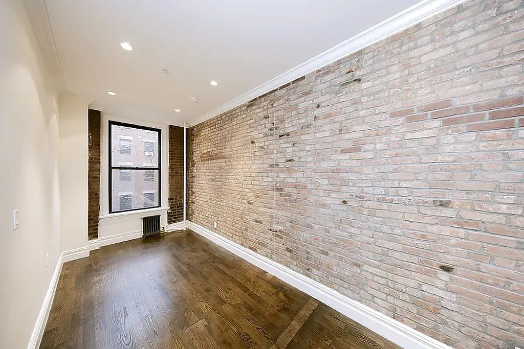 222 East 12th Street - Photo 1
