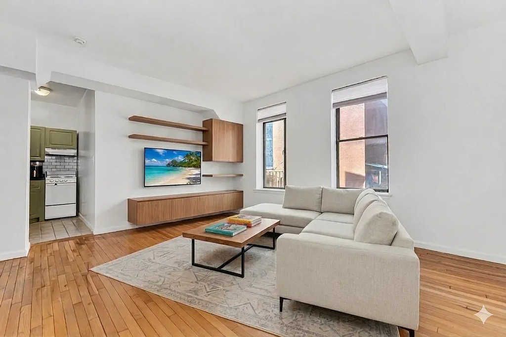 690 Greenwich Street - Photo 1