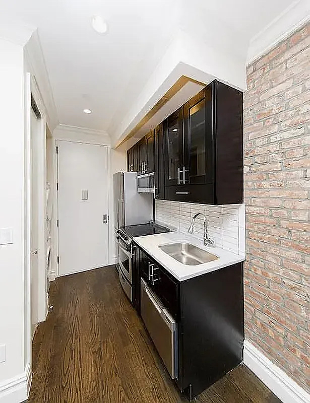 222 East 12th Street - Photo 4