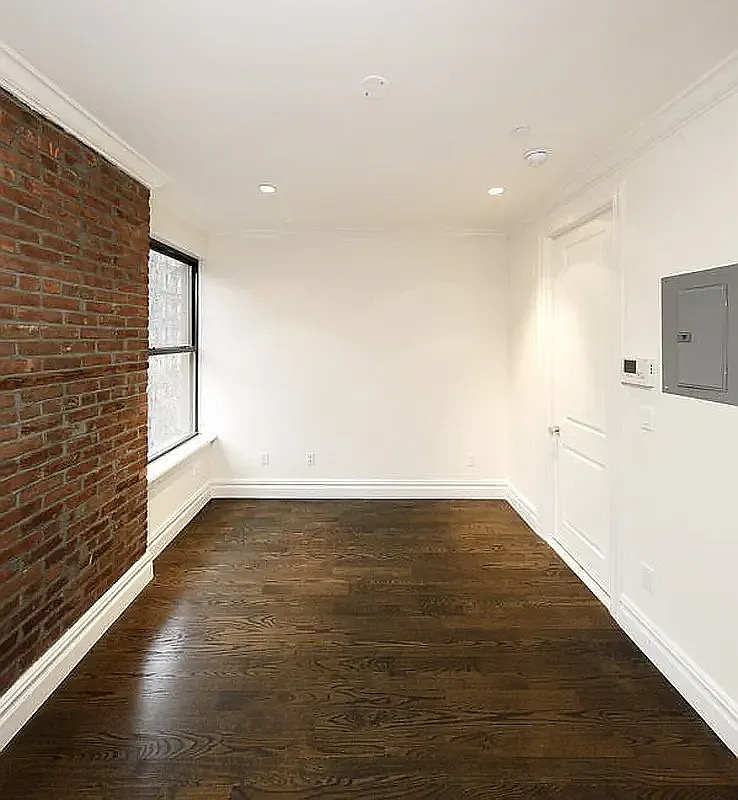 222 East 12th Street - Photo 2