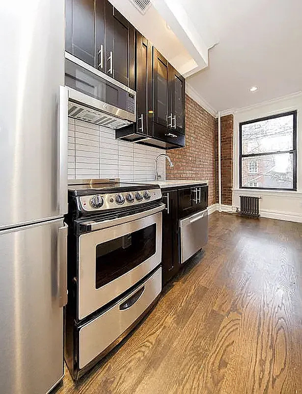 222 East 12th Street - Photo 3