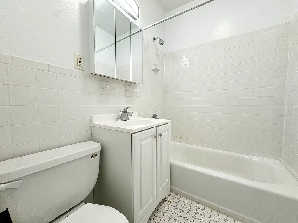 225 East 10th Street - Photo 2