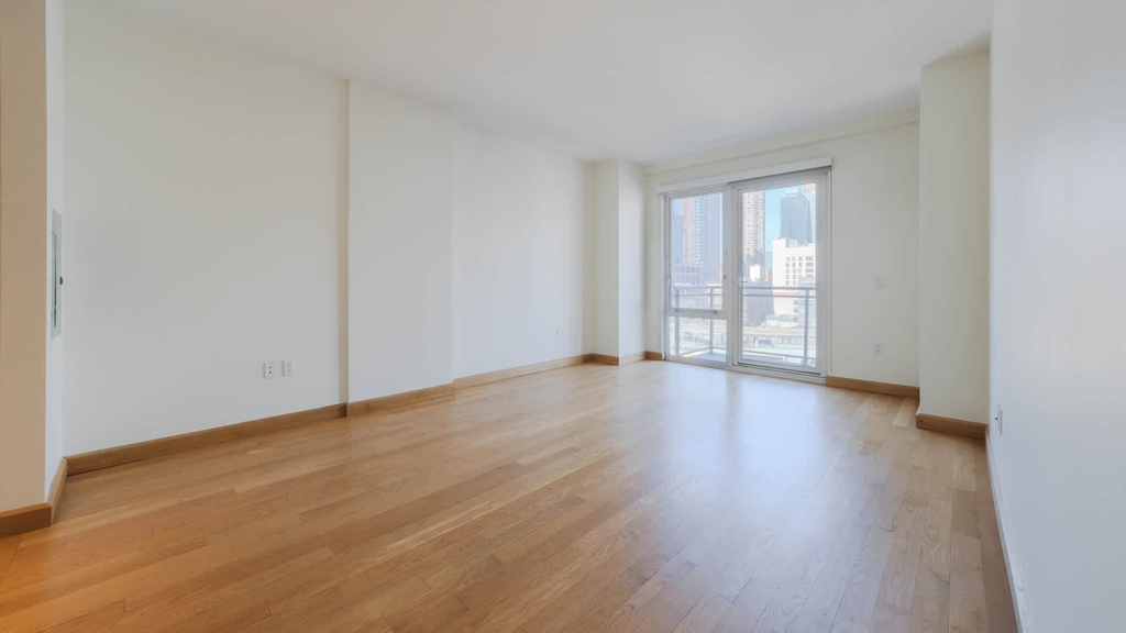 431 W 37th Street - Photo 8