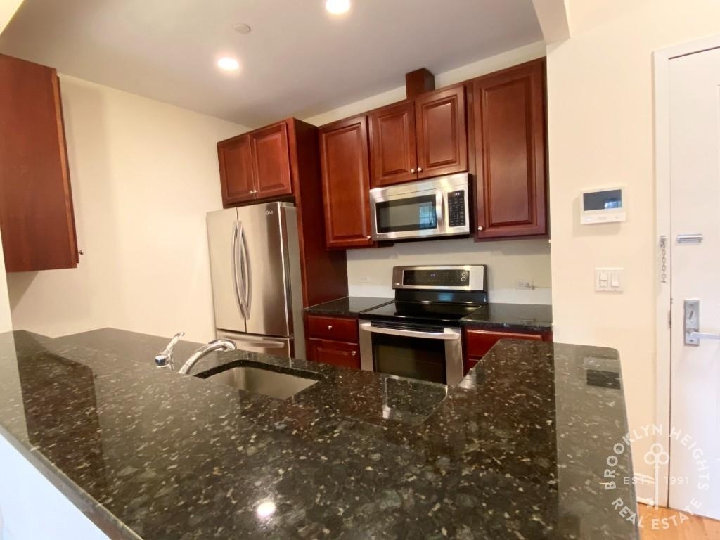 101 Clinton St. - Photo 4