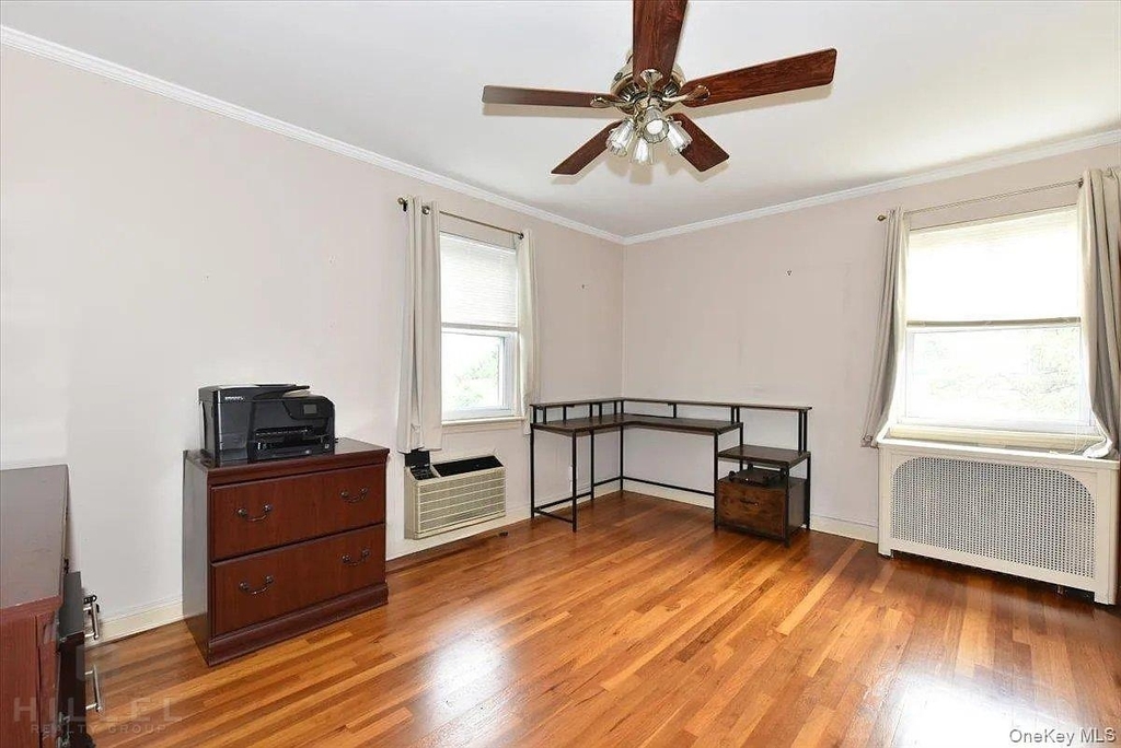 196th Street - Photo 9