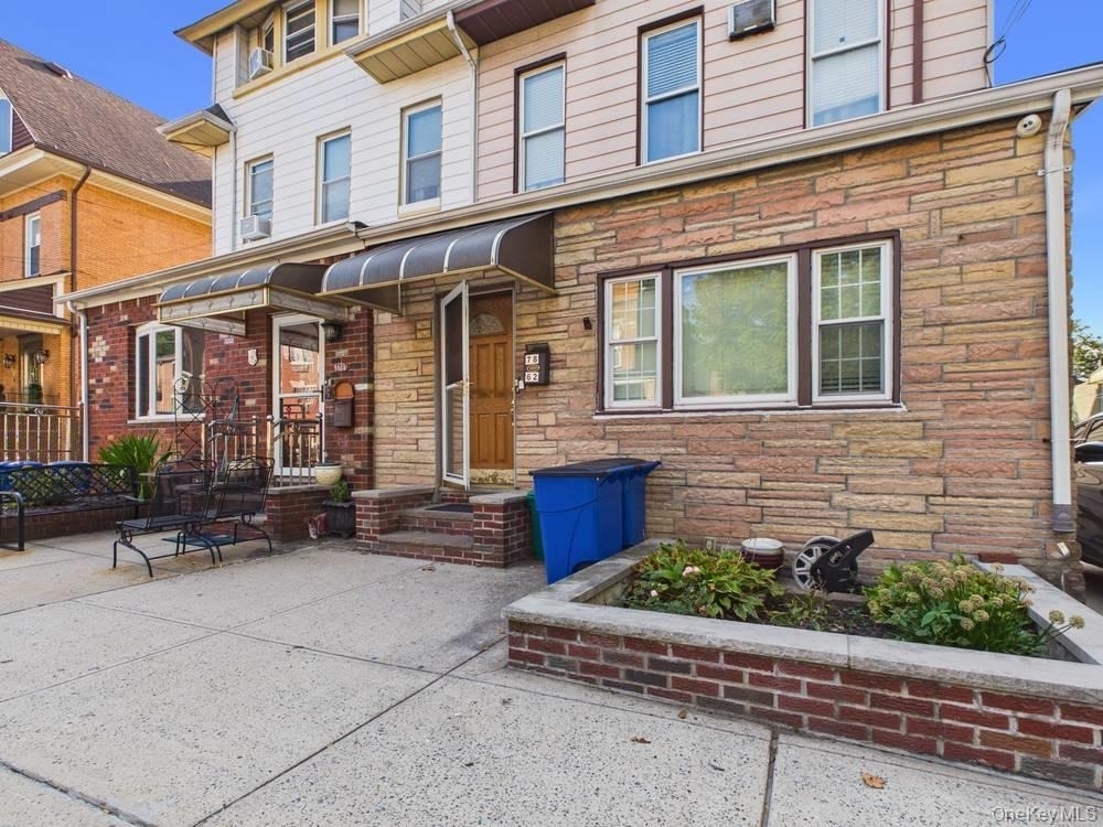 7862 81st Street - Photo 0
