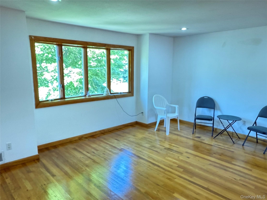 43 Newtown Avenue - Photo 9