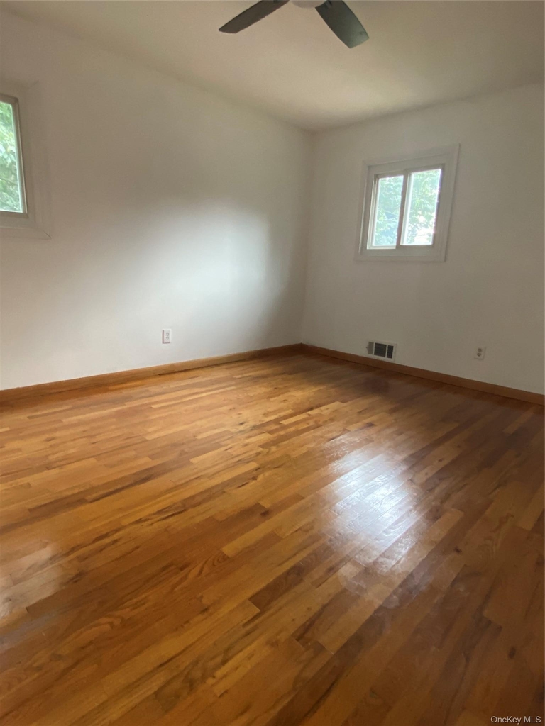 43 Newtown Avenue - Photo 5
