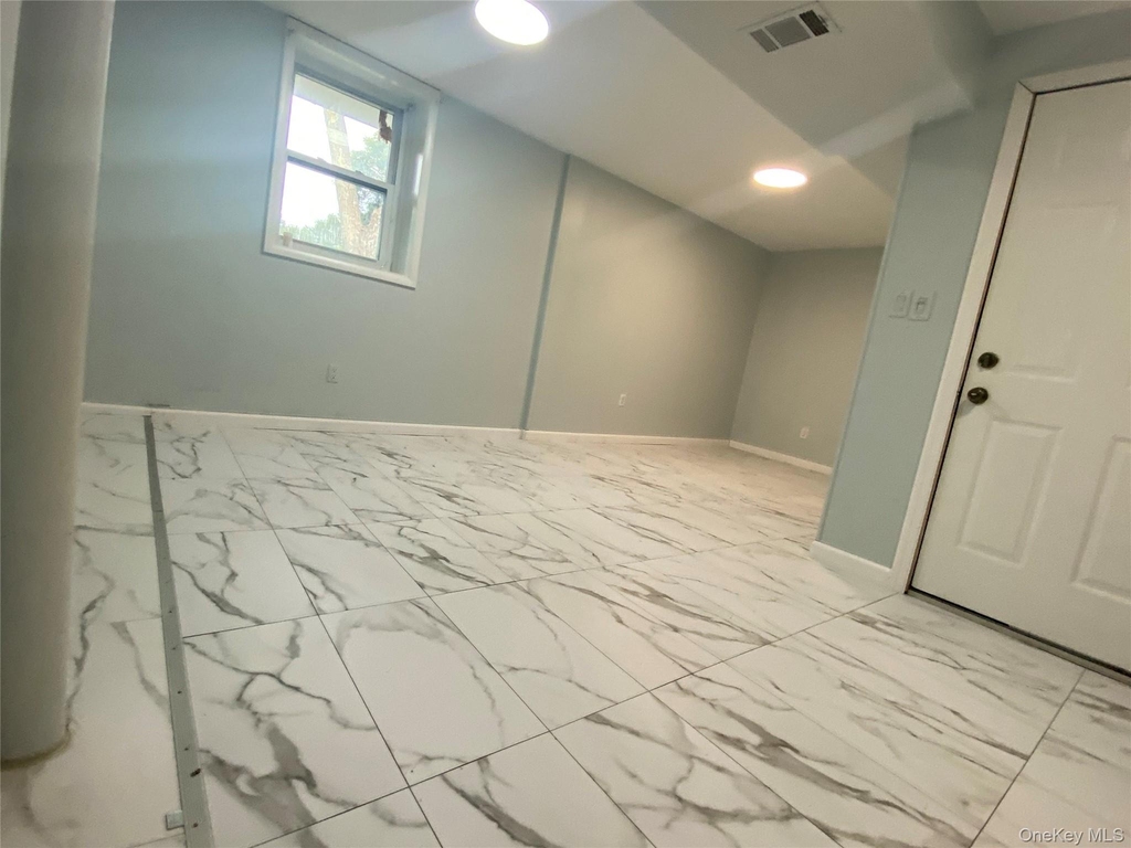 43 Newtown Avenue - Photo 16