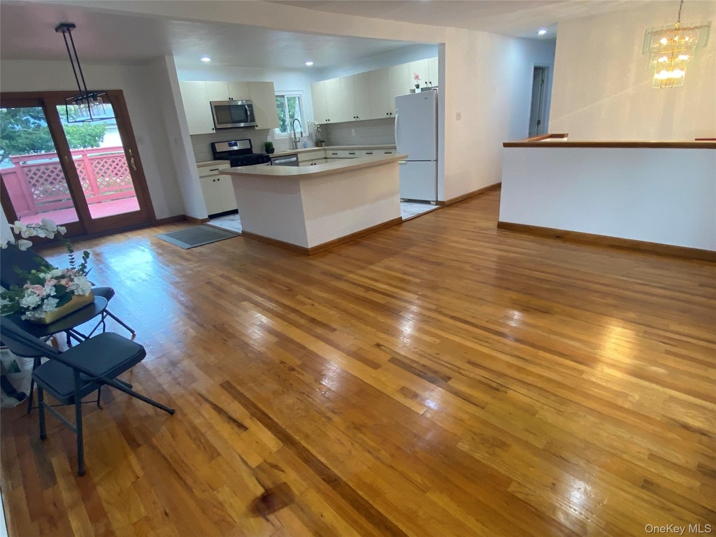 43 Newtown Avenue - Photo 8