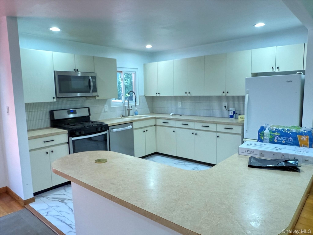 43 Newtown Avenue - Photo 6