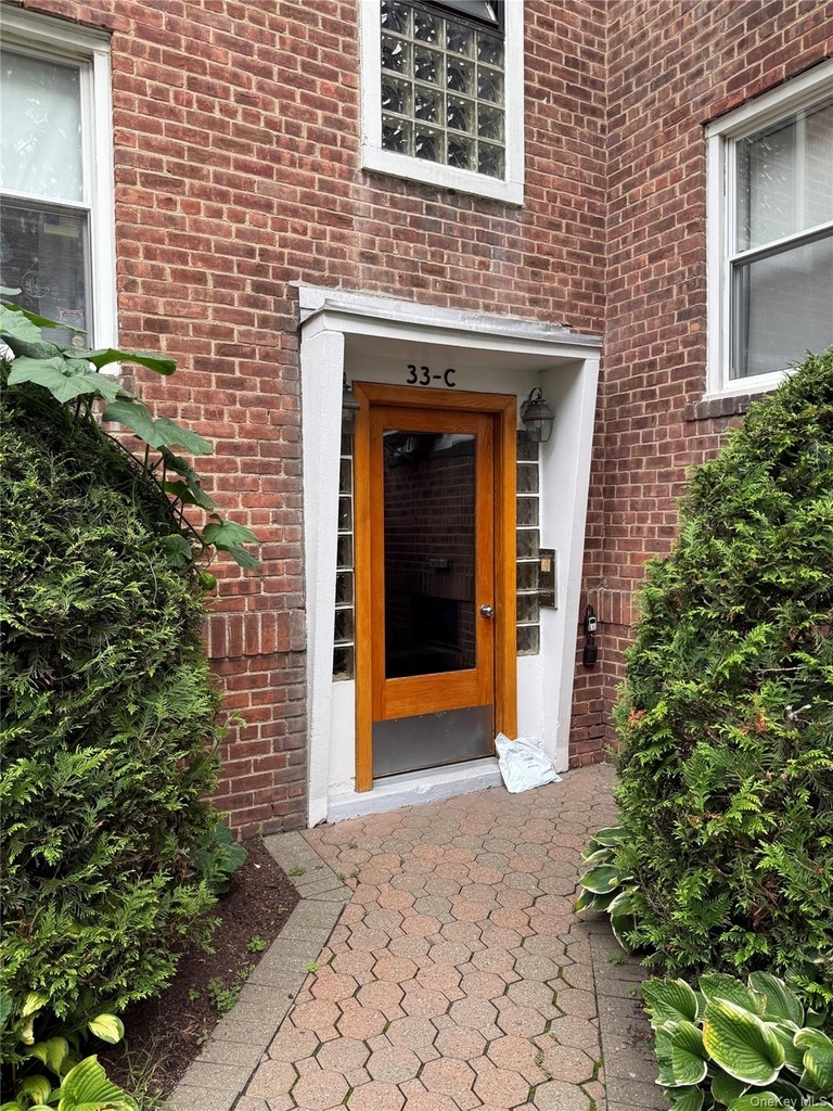 33 E Grand Street - Photo 0