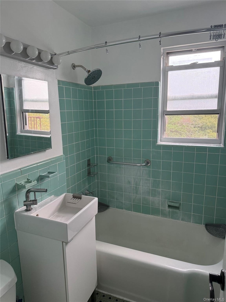 33 E Grand Street - Photo 8