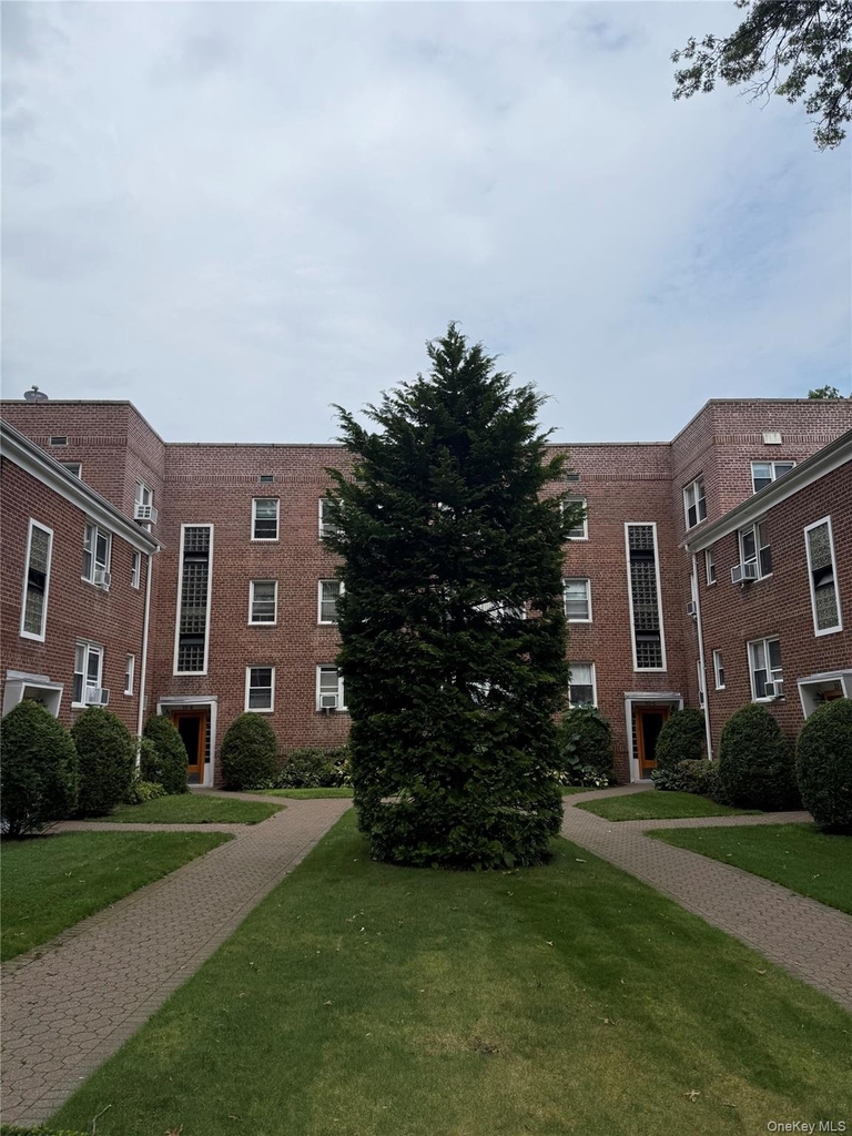 33 E Grand Street - Photo 13